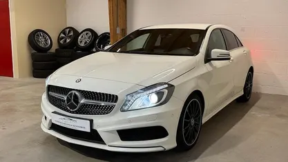 Wit Gebruikt 2015 Mercedes A180 AMG line Hatchback | € 15.995 (Eerlijke prijs)