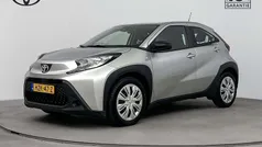 Grijs metallic Gebruikt 2023 Toyota Aygo Limited Hatchback | € 17.495 (Eerlijke prijs)