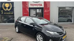Zwart Gebruikt 2013 Toyota Auris Hybrid Hatchback | € 12.999 (Eerlijke prijs)