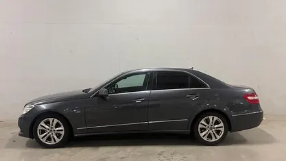 Grijs (metallic) Gebruikt 2009 Mercedes E220 Sedan | € 6.750 (Eerlijke prijs)