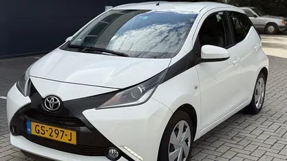 Gebruikt 2015 Toyota Aygo X-play Hatchback | € 4.799 (Eerlijke prijs)