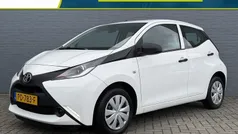 Wit Gebruikt 2017 Toyota Aygo Hatchback | € 10.385 (Eerlijke prijs)