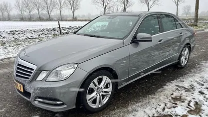 Grijs Gebruikt 2011 Mercedes E220 Avantgarde Sedan | € 8.950 (Goede deal)