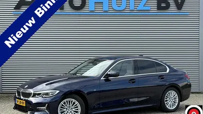 Blauw Occasion 2022 BMW 318 Luxury Line Sedan | € 32.990 (Eerlijke prijs)