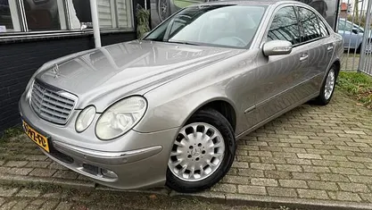 Grijs Occasion 2005 Mercedes E240 Elegance Sedan | € 3.195 (Goede deal)