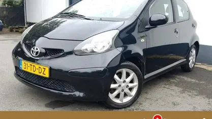 Occasion Toyota Aygo 68 PK (50 kW) 2006 Zwart Hatchback