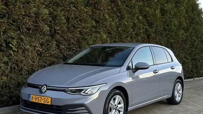 Grijs Gebruikt 2020 VW Golf VIII Life Hatchback | € 19.890 (Eerlijke prijs)