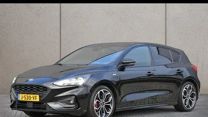 Zwart (metallic) Occasion 2019 Ford Focus ST-Line Hatchback | € 13.445 (Eerlijke prijs)