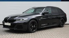 Zwart Gebruikt 2023 BMW 530e Executive Stationwagen | € 49.450 (Eerlijke prijs)