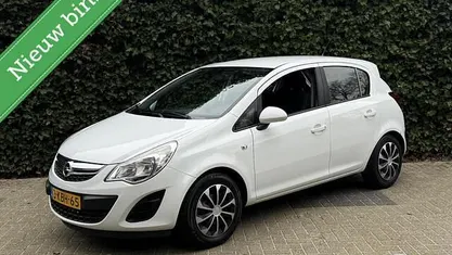 Wit Occasion 2013 Opel Corsa Cosmo Hatchback | € 3.249 (Eerlijke prijs)