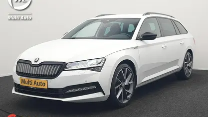 Wit Gebruikt 2021 Skoda Superb Business Line Stationwagen | € 25.740 (Eerlijke prijs)