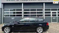 Zwart Gebruikt 2013 BMW 318 Luxury Line Stationwagen | € 5.750 (Eerlijke prijs)
