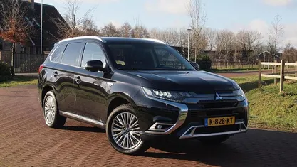 Occasion Mitsubishi Outlander P-HEV Intense 68 PK (50 kW) 2021 Zwart SUV