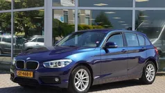 Blauw, metallic lak Gebruikt 2018 BMW 118 Executive Hatchback | € 13.950 (Super prijs)