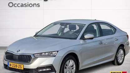 Grijs Gebruikt 2022 Skoda Octavia Business Line Hatchback | € 19.945 (Eerlijke prijs)