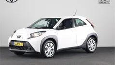 Gebruikt 2024 Toyota Aygo Play Hatchback | € 17.400 (Eerlijke prijs)