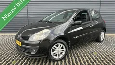 Gebruikt 2005 Renault Clio II Authentique Hatchback | € 1.250 (Eerlijke prijs)