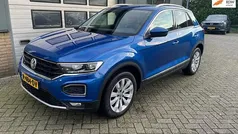 Blauw (metallic) Gebruikt 2019 VW T-Roc Business SUV | € 22.500 (Eerlijke prijs)