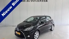 Zwart Gebruikt 2015 Toyota Yaris Hatchback | € 12.350 (Eerlijke prijs)