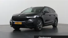 Zwart Gebruikt 2022 Skoda Enyaq iV SportLine SUV | € 27.830 (Eerlijke prijs)