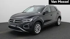 Gebruikt 2024 VW T-Roc Style SUV | € 34.900 (Eerlijke prijs)