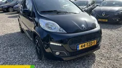 Zwart, metallic lak Gebruikt 2012 Peugeot 107 Active Hatchback | € 4.750 (Eerlijke prijs)