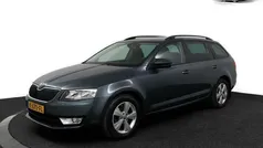 Grijs, metallic lak Gebruikt 2014 Skoda Octavia Stationwagen | € 9.950 (Eerlijke prijs)