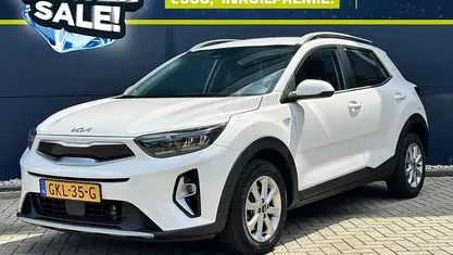 Wit Occasion 2024 Kia Stonic SUV | € 22.995 (Eerlijke prijs)