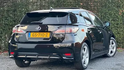 Zwart Gebruikt 2015 Lexus CT200h Hatchback | € 10.500 (Eerlijke prijs)
