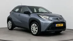 Gebruikt 2024 Toyota Aygo Play Hatchback | € 21.499 (Eerlijke prijs)