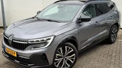 Grijs Gebruikt 2024 Renault Espace Iconic MPV | € 41.300 (Eerlijke prijs)