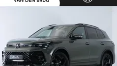 Zwart Gebruikt 2024 VW Tiguan R-line SUV | € 49.295 (Eerlijke prijs)