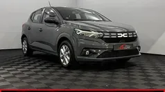 Grijs Gebruikt 2023 Dacia Sandero Expression Hatchback | € 16.950 (Eerlijke prijs)