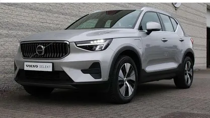 Grijs Gebruikt 2023 Volvo XC40 Core SUV | € 36.950 (Eerlijke prijs)