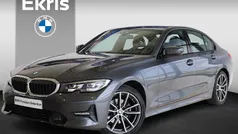 Grijs, metallic lak Gebruikt 2019 BMW 320 Executive Sedan | € 29.750 (Eerlijke prijs)