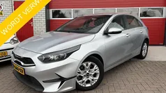 Grijs Gebruikt 2022 Kia Ceed Hatchback | € 17.183 (Eerlijke prijs)