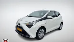 Wit Gebruikt 2019 Toyota Aygo X-play Hatchback | € 11.450 (Eerlijke prijs)