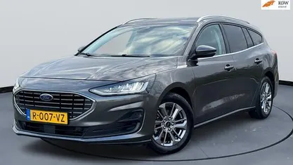 Grijs Occasion 2022 Ford Focus Titanium Stationwagen | € 13.222 (Eerlijke prijs)
