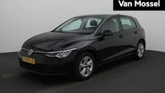 Zwart Gebruikt 2021 VW Golf VIII Life Hatchback | € 18.900 (Eerlijke prijs)