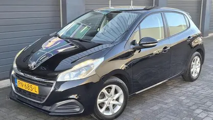 Occasion 2015 Peugeot 208 Hatchback | € 5.950 (Eerlijke prijs)