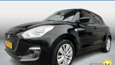 Zwart, metallic lak Gebruikt 2019 Suzuki Swift Hatchback | € 12.950 (Eerlijke prijs)