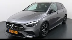 Grijs Gebruikt 2023 Mercedes B200 AMG line MPV | € 39.950 (Eerlijke prijs)
