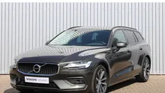 Grijs, metallic lak Gebruikt 2021 Volvo V60 Momentum Stationwagen | € 29.950 (Eerlijke prijs)
