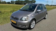 Grijs Gebruikt 2002 Toyota Yaris Hatchback | € 2.249 (Eerlijke prijs)