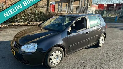 Zwart (metallic) Gebruikt 2006 VW Golf IV Hatchback | € 1.699 (Eerlijke prijs)
