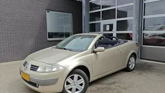 Beige Gebruikt 2005 Renault Mégane Cabriolet Luxe Cabriolet | € 1.300 (Goede deal)