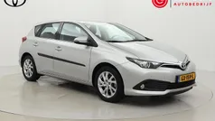Grijs Gebruikt 2015 Toyota Auris Hatchback | € 14.999 (Eerlijke prijs)