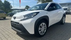 Wit Gebruikt 2024 Toyota Aygo Play Hatchback | € 16.795 (Eerlijke prijs)