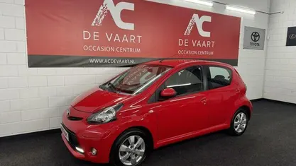 Occasion Toyota Aygo 68 PK (50 kW) 2013 Rood Hatchback