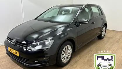 Zwart (metallic) Occasion 2014 VW Golf VII Trendline Hatchback | € 9.903 (Eerlijke prijs)